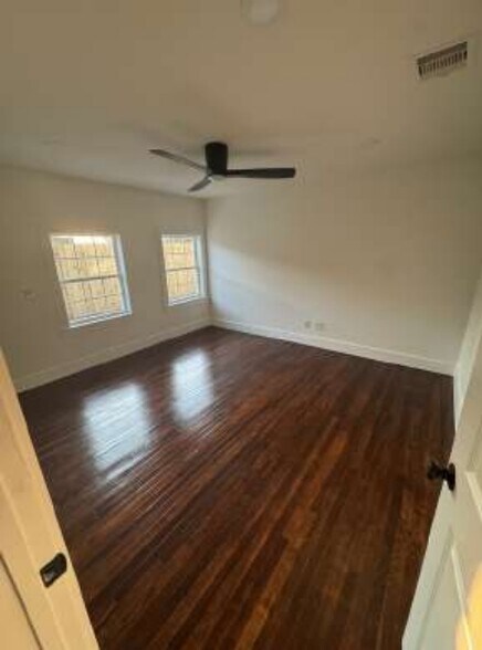 More Photos Of 1105 N Meyer Rd, Seabrook Office For Sale