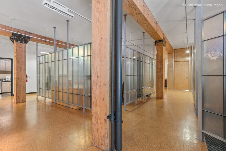 More Photos Of 1325 NW Flanders St, Portland Office For Sale