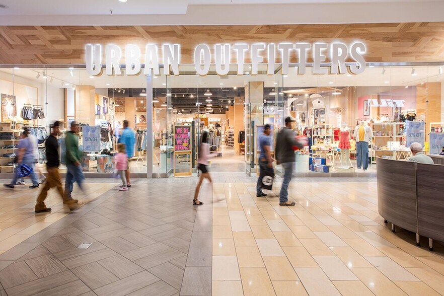 More Photos Of 6600 Menaul Blvd NE, Albuquerque Unknown For Lease