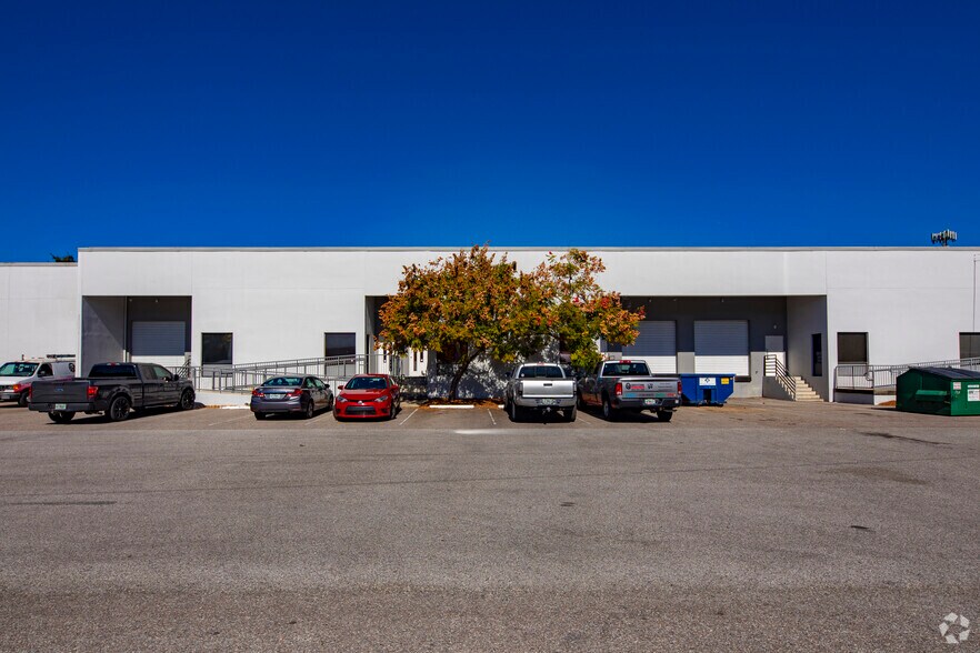 More Photos Of 5501-5519 Pioneer Park Blvd, Tampa Unknown For Lease