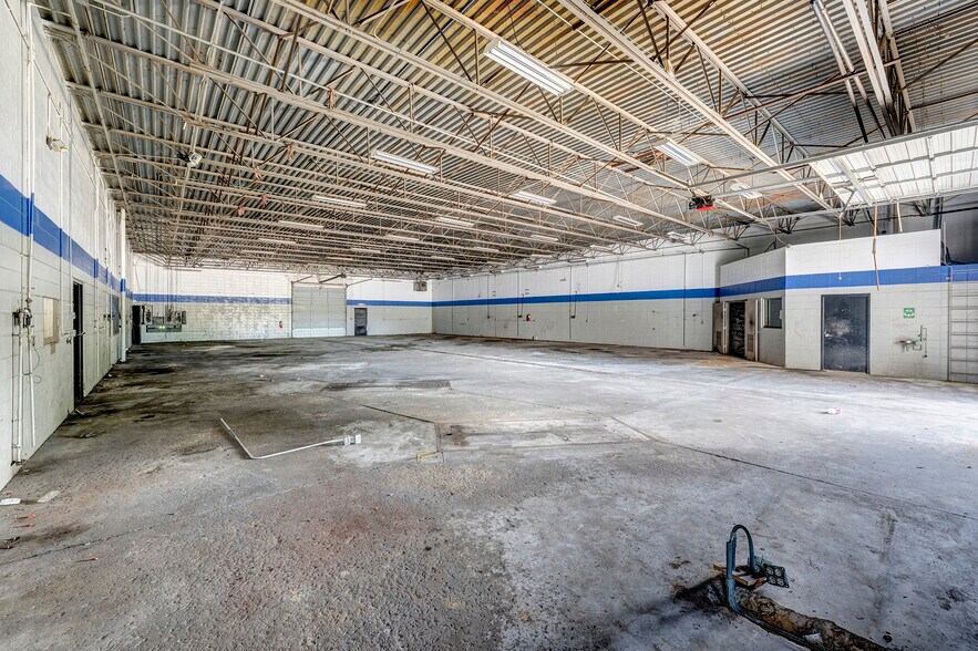 More Photos Of 17313 North Fwy, Houston Auto Repair For Sale