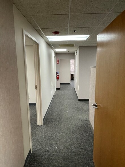 More Photos Of 207 Quaker Ln, West Warwick Office For Lease