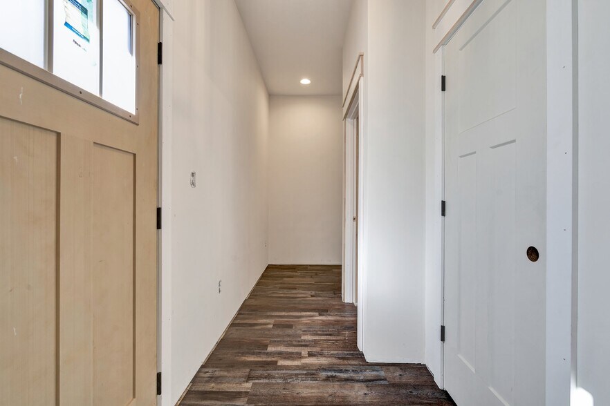 More Photos Of 1050 Whisperwood Trl NE, Cleveland Light Distribution For Sale