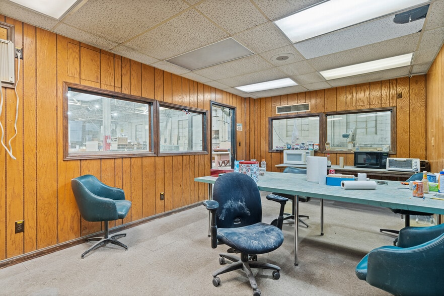 More Photos Of 1641 Crystal Ave, Kansas City Warehouse For Sale