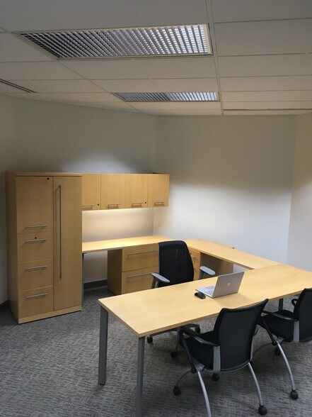 More Photos Of 21455 Melrose Ave, Southfield Unknown For Lease