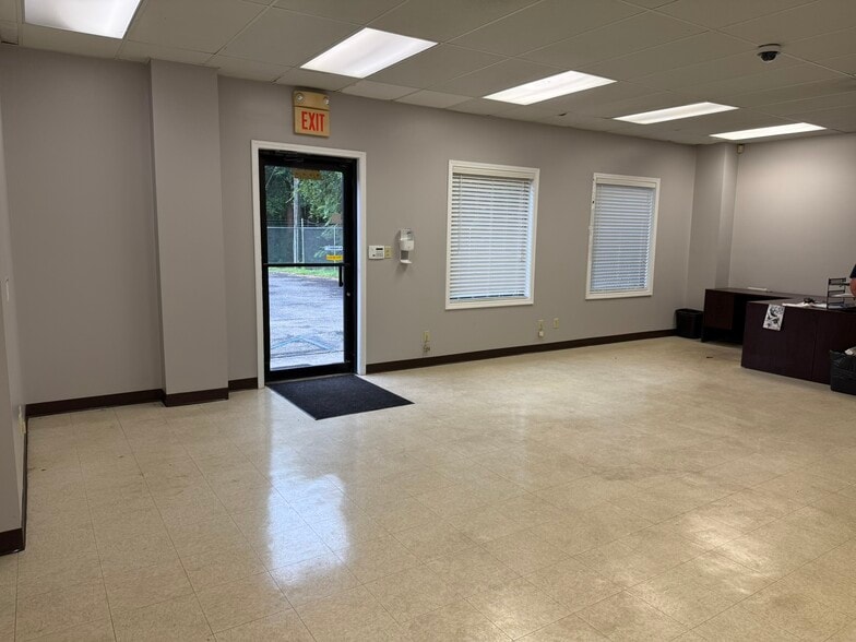 More Photos Of 8033 Airway Park Dr, Mobile Light Distribution For Lease