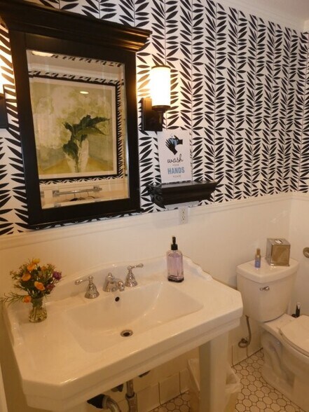 More Photos Of 1101 Foothill Blvd, La Cañada Flintridge Storefront For Lease