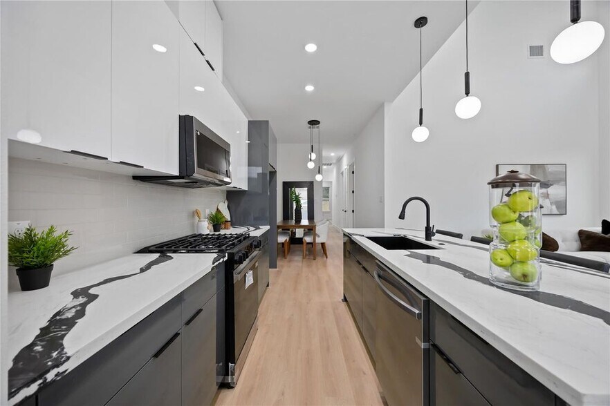 More Photos Of 4430 Knoxville Street #A-B, Houston Apartments For Sale
