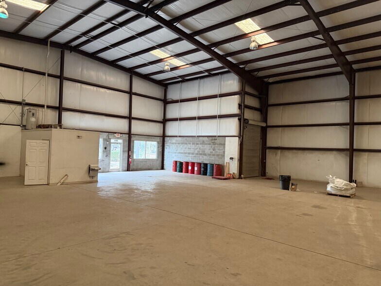 More Photos Of 6621 NW 16th St, Gainesville Distribution For Lease