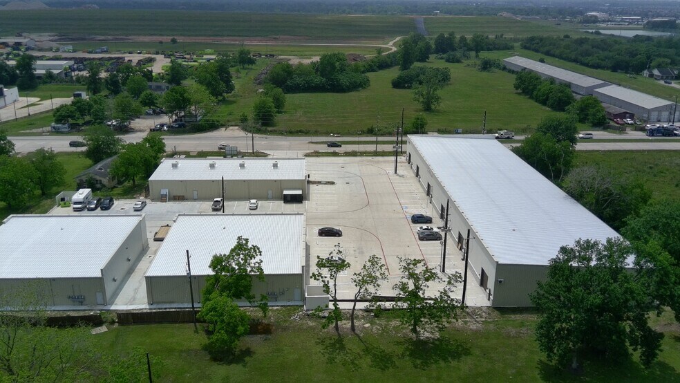 More Photos Of 16230 W Bellfort St, Sugar Land Warehouse For Lease
