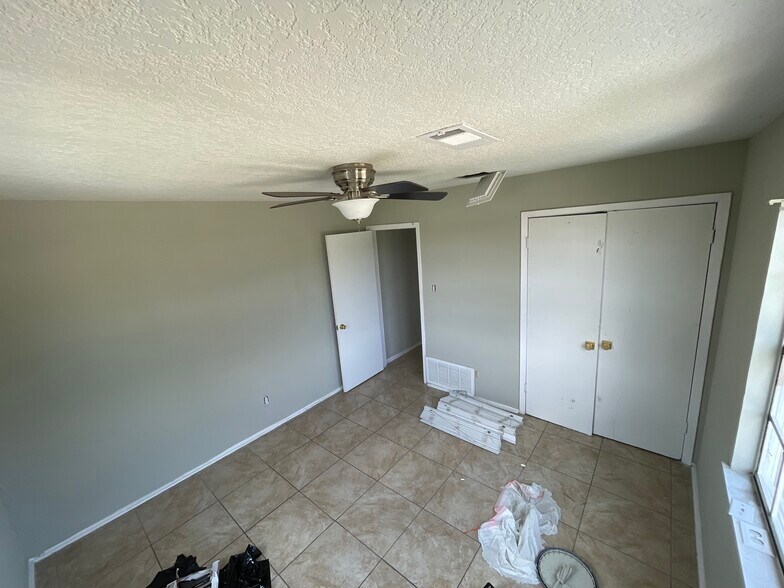 More Photos Of 382 S Interstate 35, New Braunfels Storefront Retail Office For Lease
