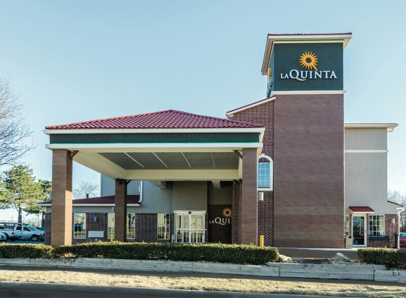 More Photos Of 6901 NW 83rd St, Kansas City Hotel For Sale