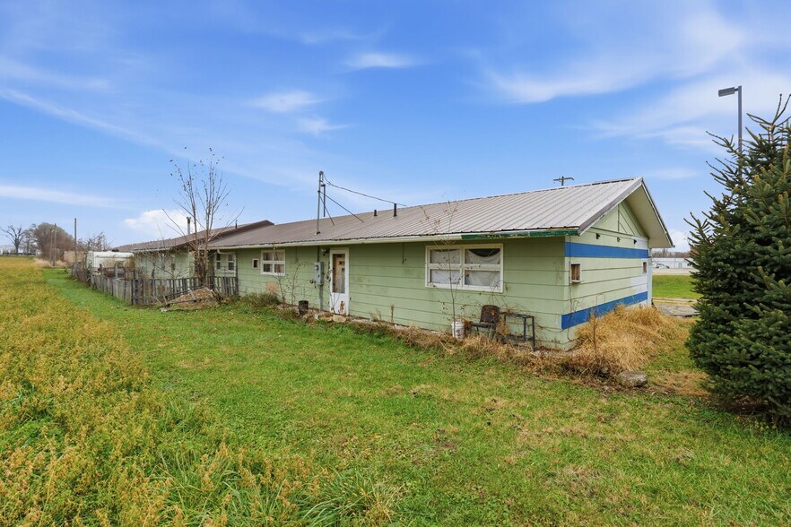 More Photos Of 1209 5th St, Tama Hotel For Sale