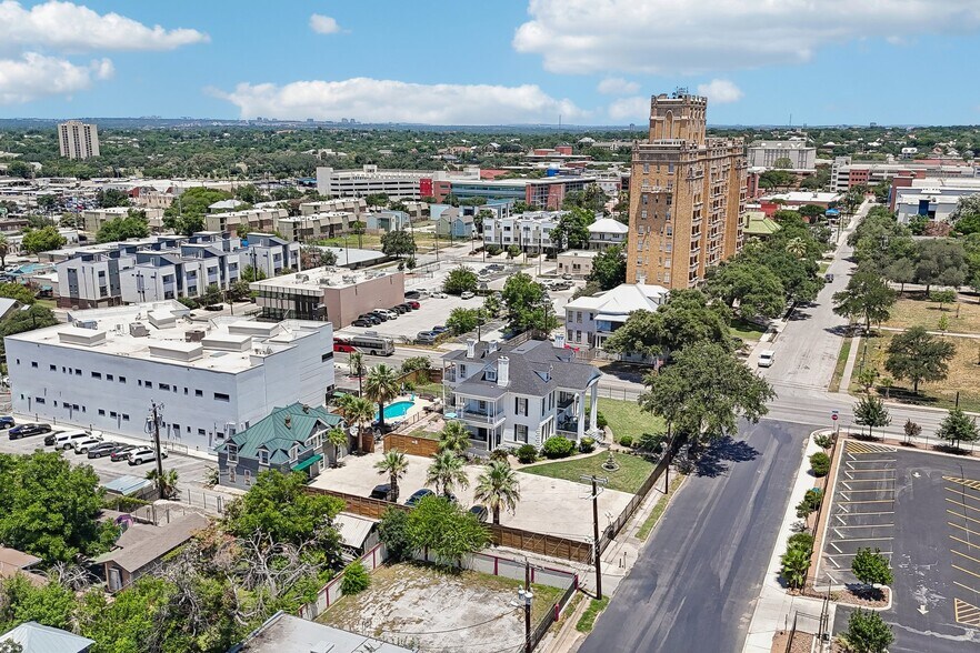 More Photos Of 421 Howard St, San Antonio Hospitality For Sale