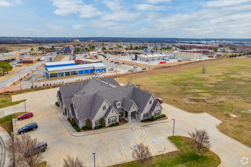 More Photos Of 12133 S Yukon Ave, Glenpool Office For Sale