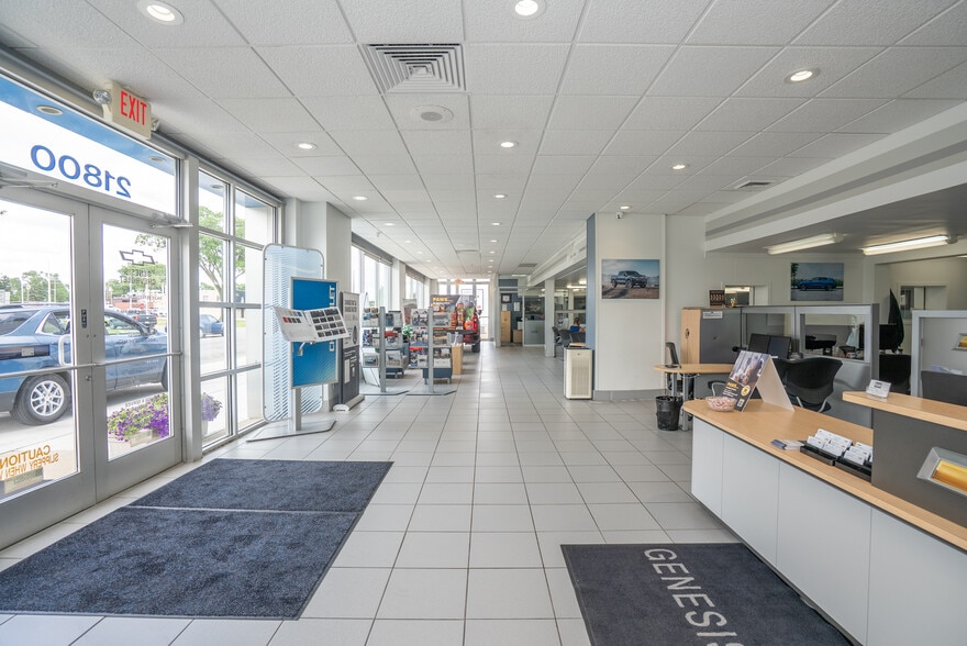 More Photos Of 21800 Gratiot Ave, Eastpointe Auto Dealership For Sale
