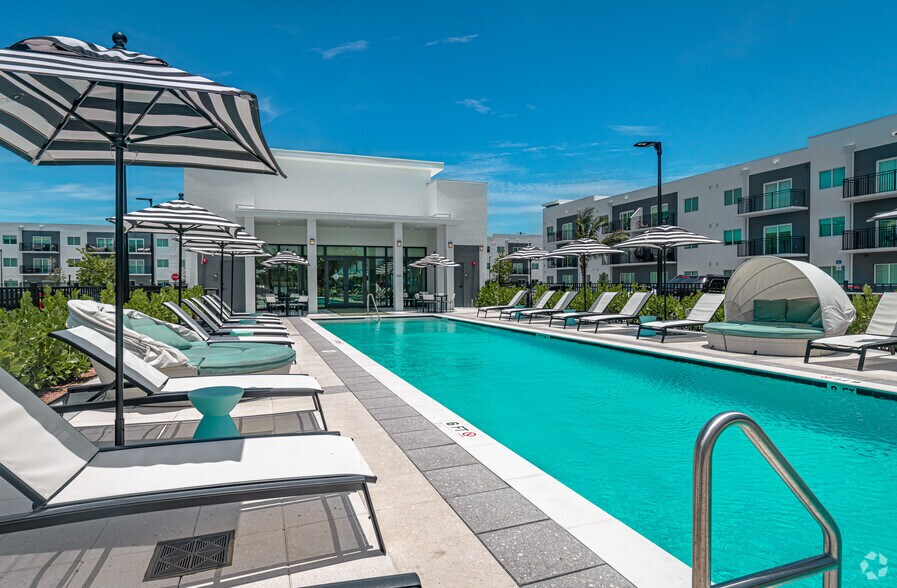 More Photos Of 1601 N Dixie Hwy, Lake Worth Apartments For Lease
