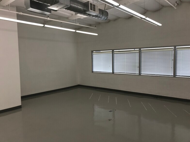 More Photos Of 1031 W Manchester Blvd, Inglewood Light Distribution For Lease