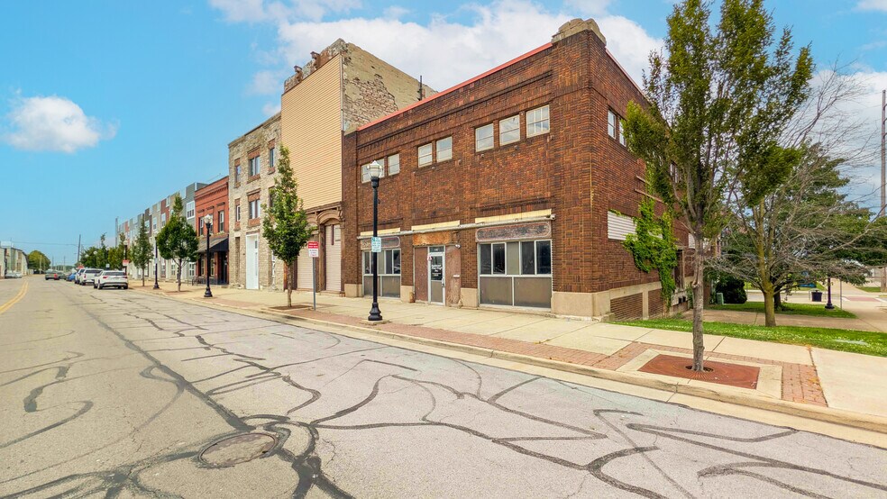 More Photos Of 301 W Water St, Sandusky Restaurant For Sale
