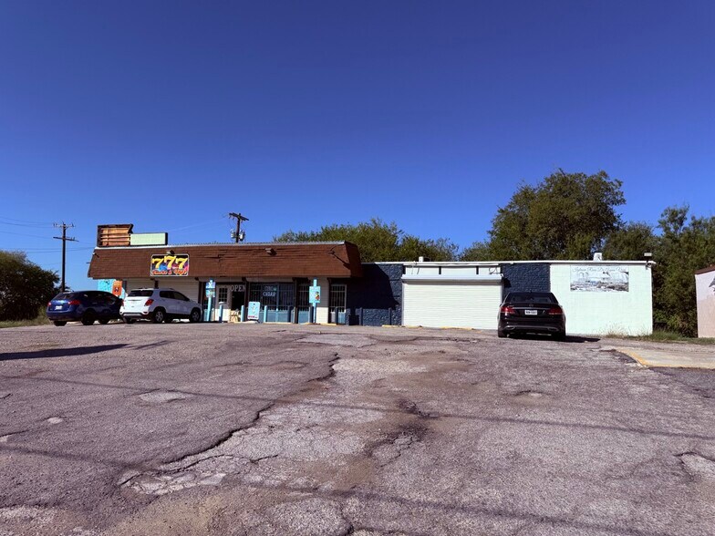 Primary Photo Of 1447 W Hutchins Pl, San Antonio Storefront For Sale