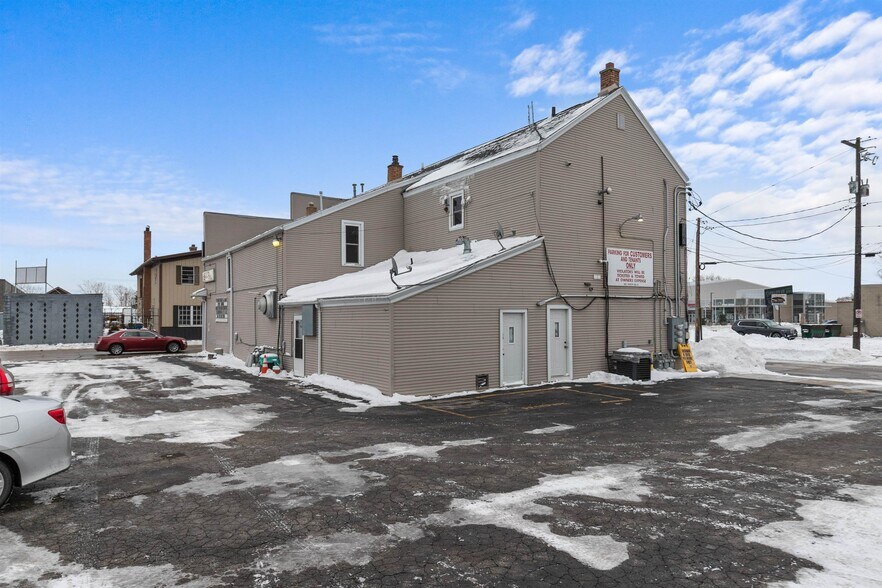 More Photos Of 1027 S Main St, Oshkosh Restaurant For Sale