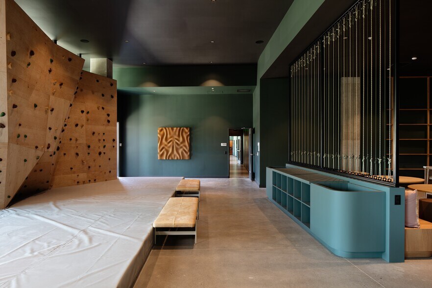 More Photos Of 1390 NE Compton Dr, Hillsboro Apartments For Lease