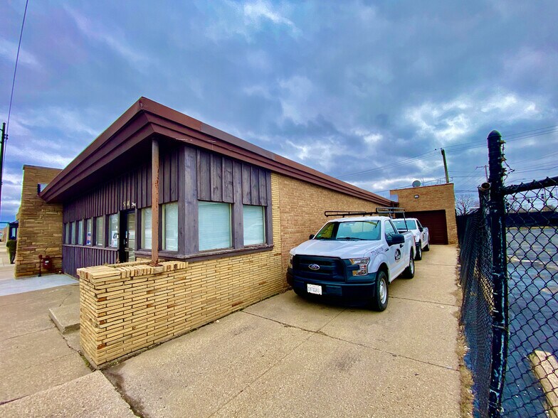 Primary Photo Of 5710 N Northwest Hwy, Chicago Warehouse For Sale