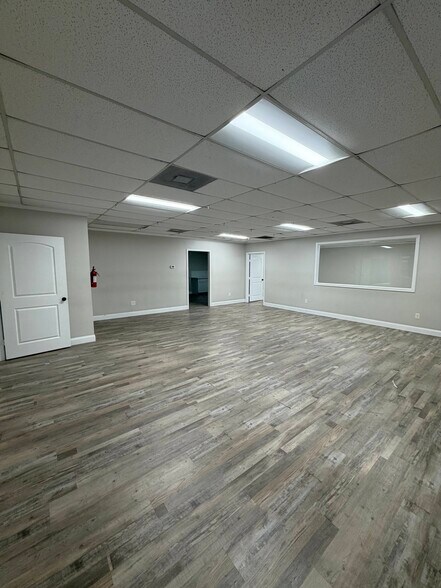 More Photos Of 4429 Spencer Hwy, Pasadena Warehouse For Lease