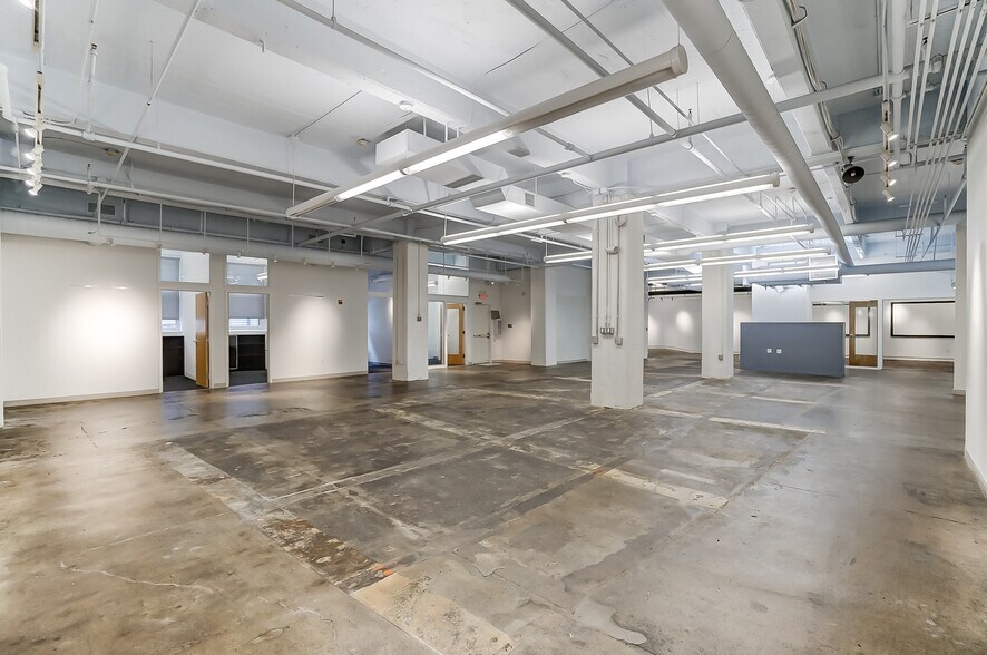 More Photos Of 20 E Central Pky, Cincinnati Office Residential For Lease