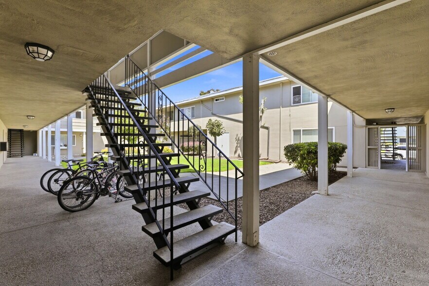 More Photos Of 527 Walker Dr, Mountain View Apartments For Sale