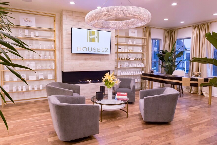 More Photos Of 22 E Elm St, Chicago Storefront Retail Office For Sale