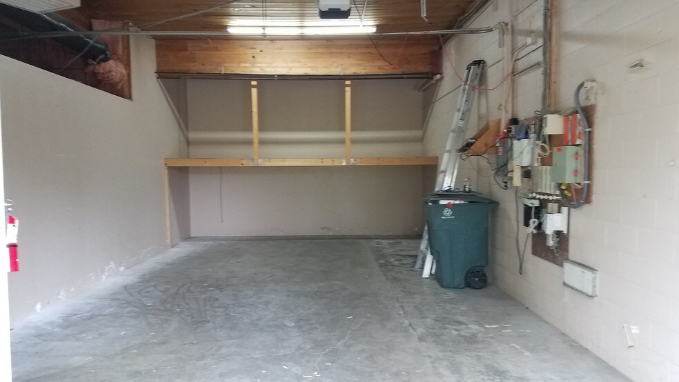 More Photos Of 17869 WA-536, Mount Vernon Light Distribution For Lease