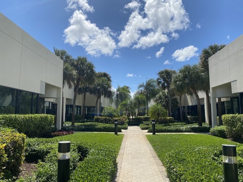 More Photos Of 902 Clint Moore Rd, Boca Raton Loft Creative Space For Lease