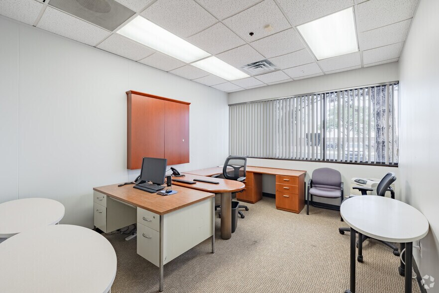 More Photos Of 25780-25790 Commerce Dr, Madison Heights Office For Sale