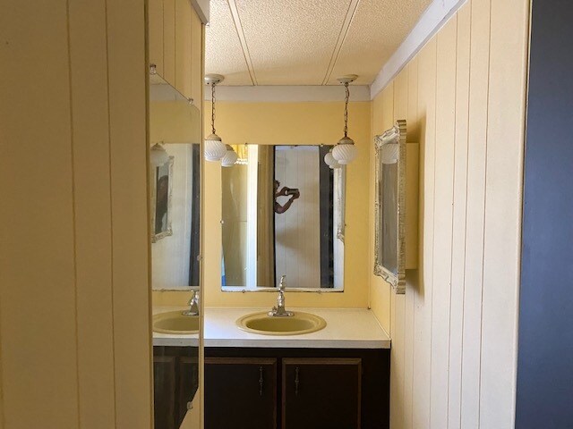 More Photos Of Euclid Euclid, Goldfield General Retail For Sale