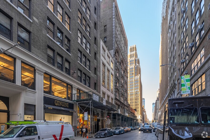 More Photos Of 256-258 W 36th St, New York Office For Lease