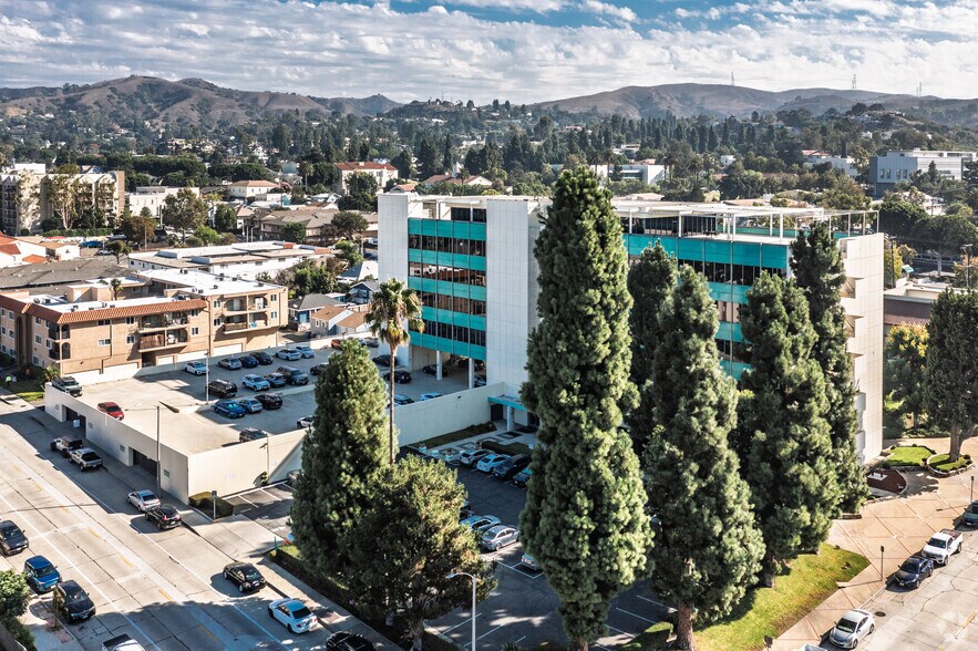 More Photos Of 13215 Penn St, Whittier Office For Lease