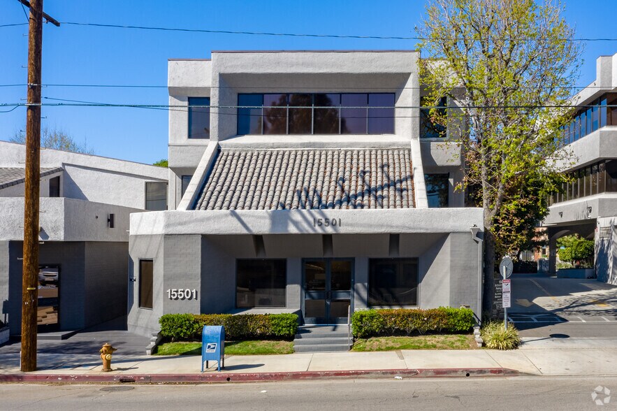 More Photos Of 15451 San Fernando Mission Blvd, Mission Hills Unknown For Lease