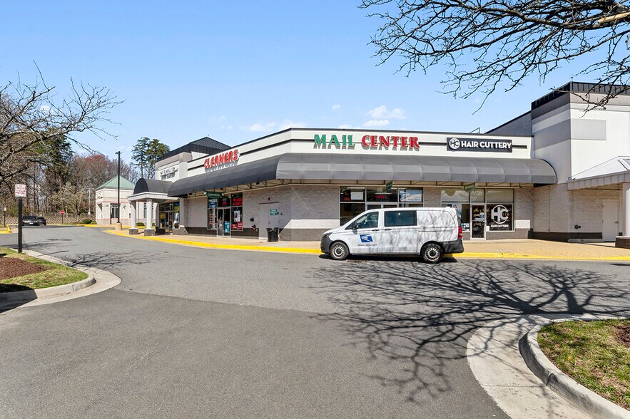 More Photos Of 12100-12220 W Fairfax Towne Center, Fairfax Unknown For Lease