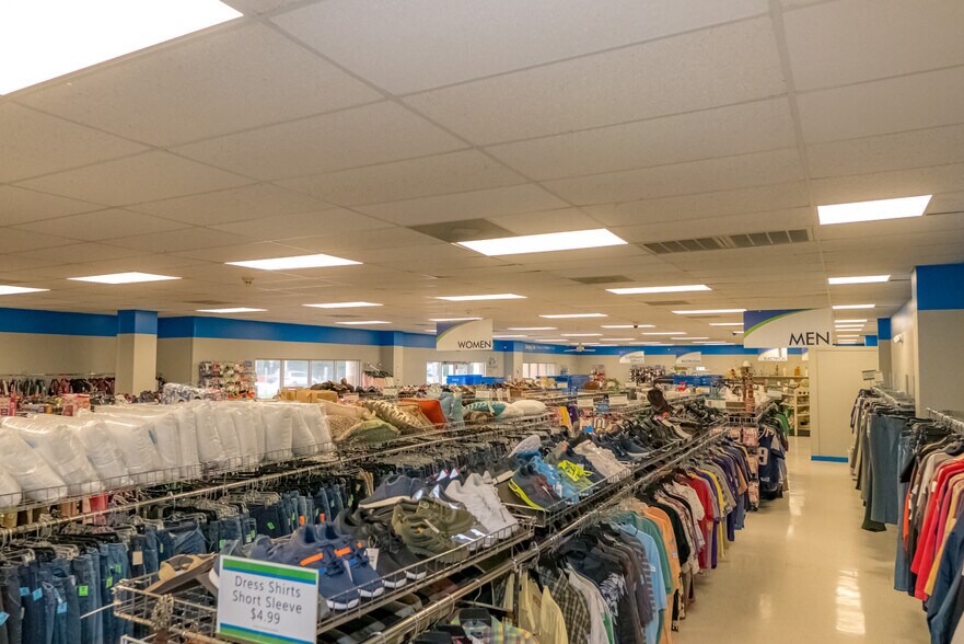 More Photos Of 1210 10th St E, Palmetto Freestanding For Lease