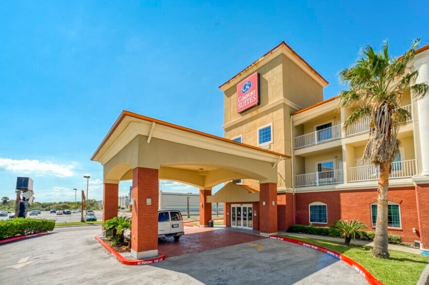 More Photos Of 3606 89th St, Galveston Hotel For Sale