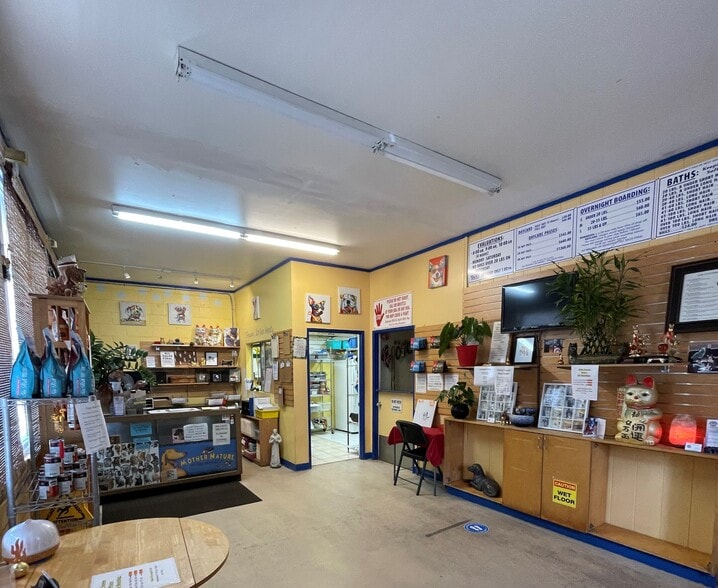 More Photos Of 611 Cooke St, Honolulu Storefront For Sale