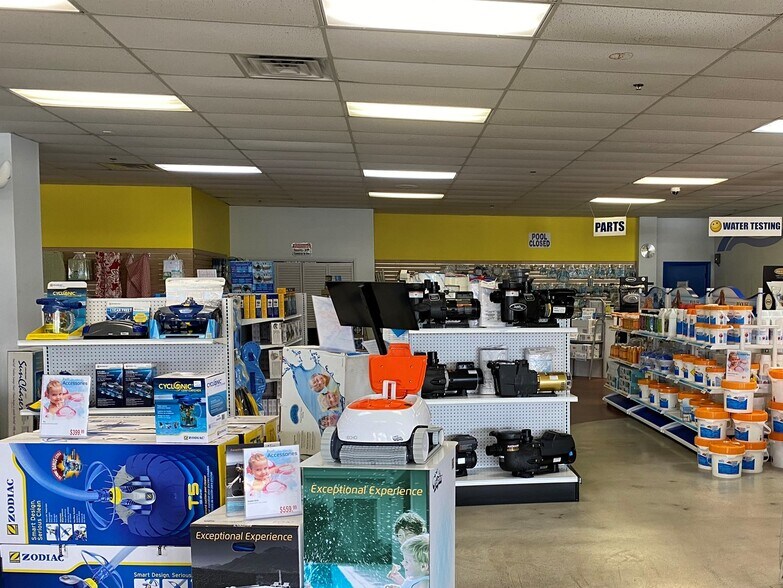 More Photos Of 2201 W Atlantic Blvd, Pompano Beach Showroom For Lease