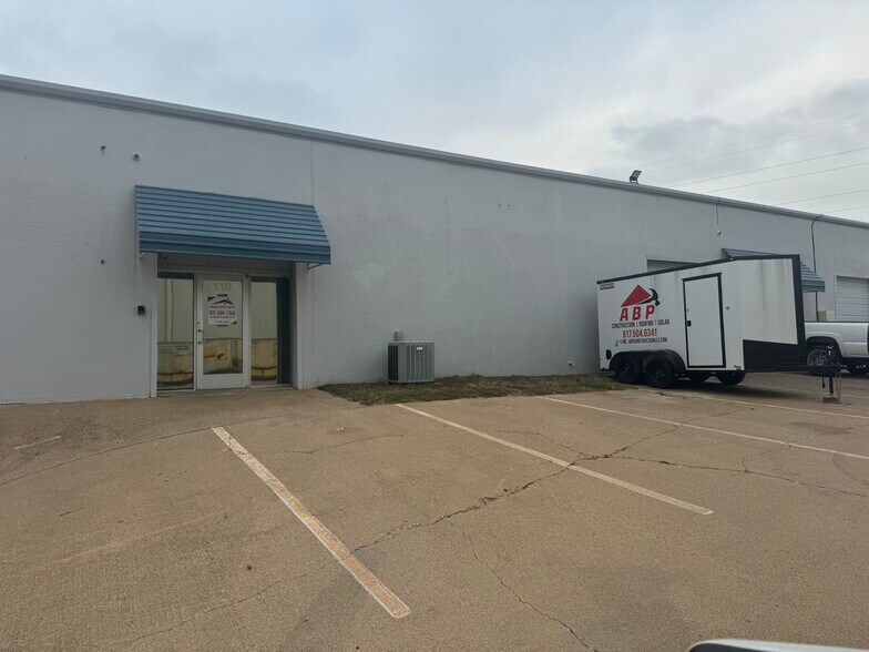 More Photos Of 10709 Tube Dr, Fort Worth Distribution For Lease