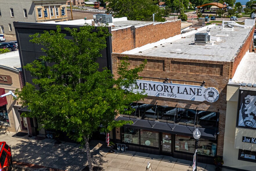 More Photos Of 428 Main St, Windsor Storefront Retail Residential For Sale