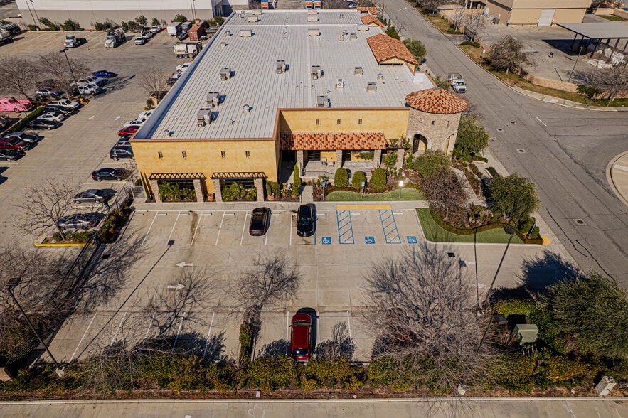More Photos Of 19227 Flightpath Way, Bakersfield Industrial For Lease