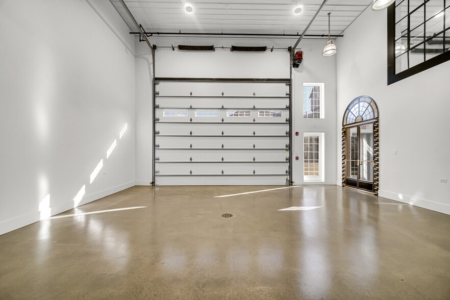 More Photos Of 2244 Ferry Rd, Naperville Flex For Sale