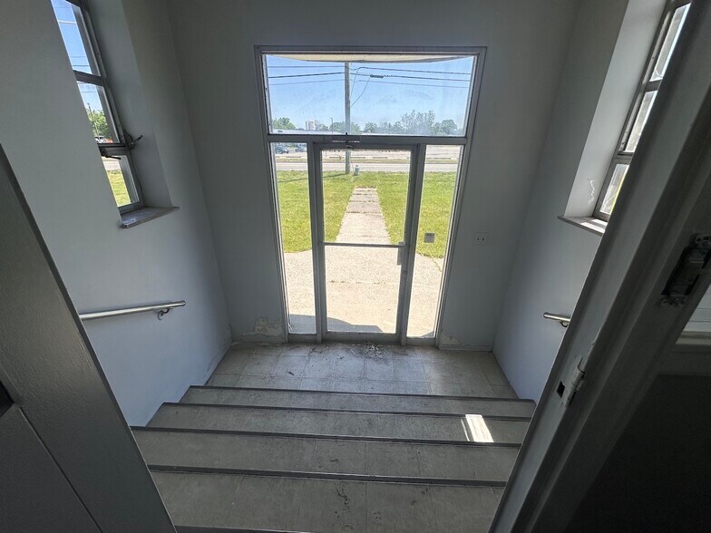 More Photos Of 2655 Buchanan Ave SW, Grand Rapids Truck Terminal For Lease