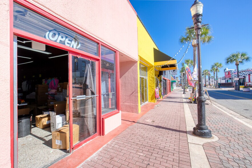 More Photos Of 815-823 Main St Beach, Daytona Beach General Retail For Sale