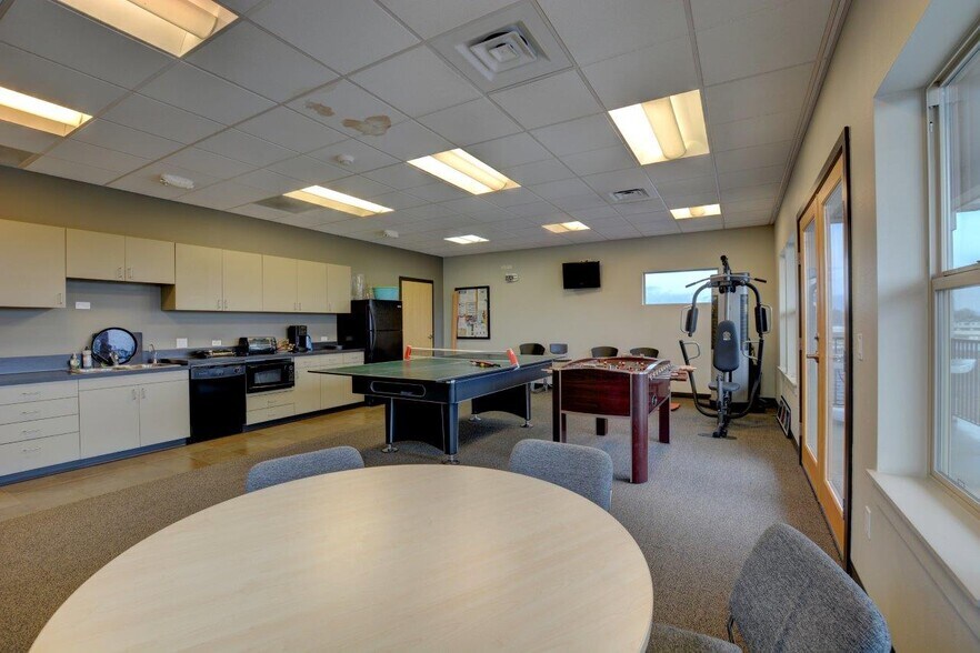 More Photos Of 444 S Haskell St, Central Point Office For Lease